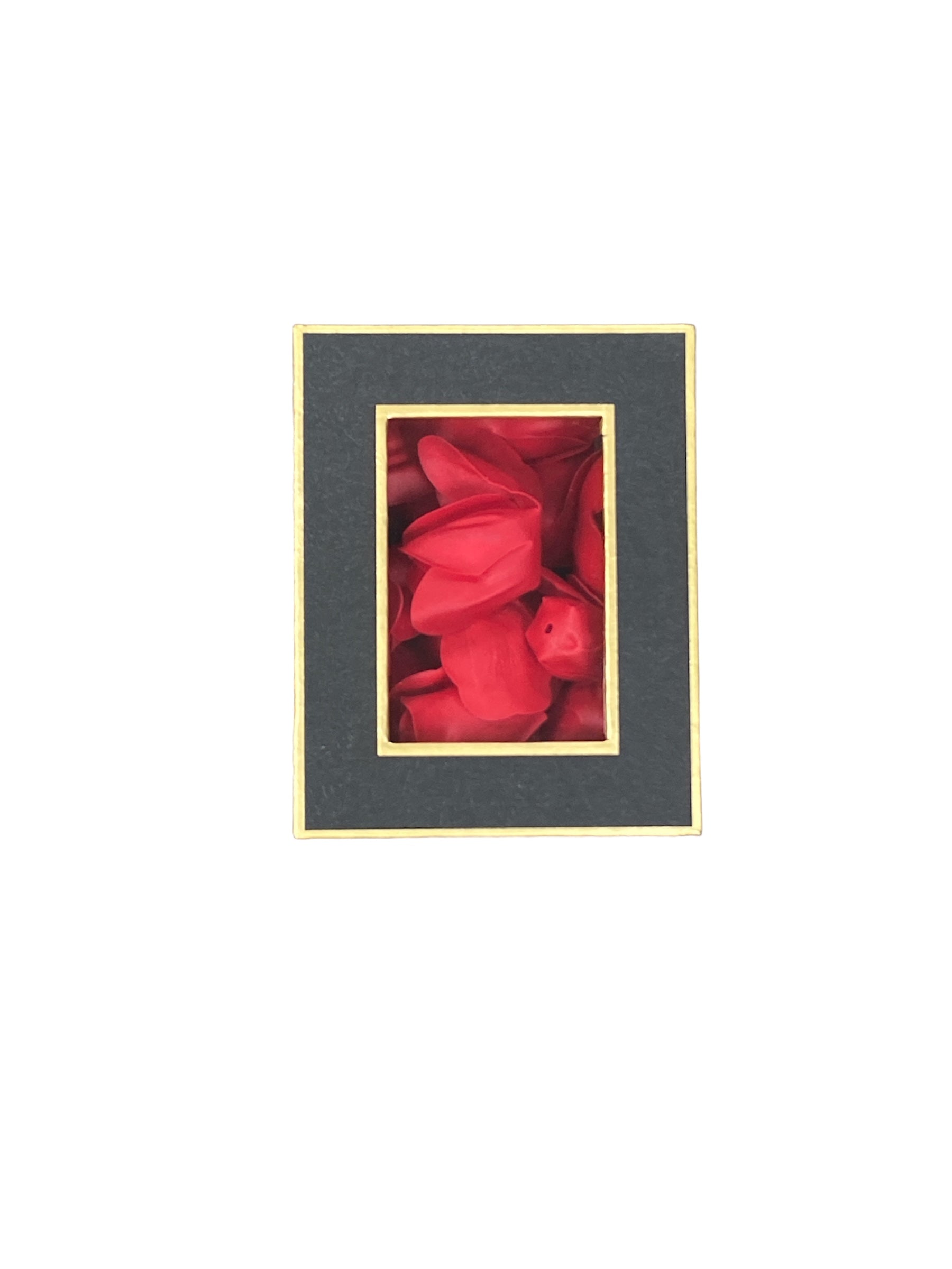 Black gift box red petals
